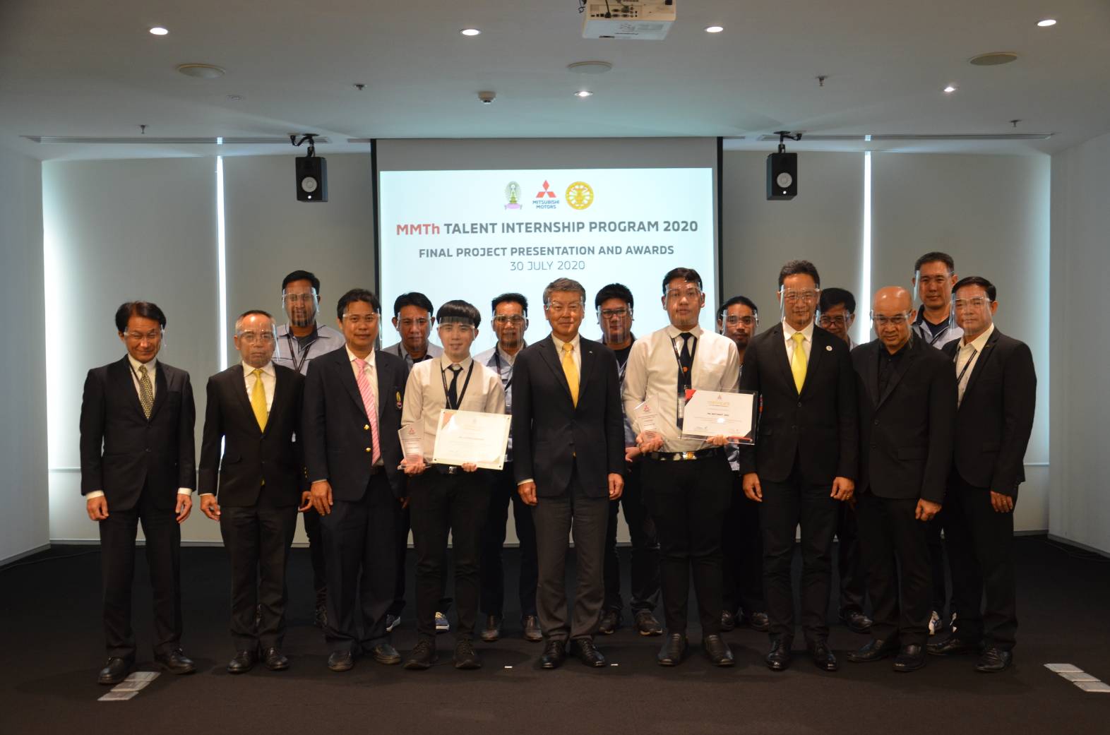 Group photo with all executive members at the MMTh internship awards
