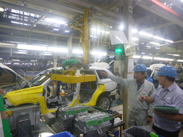 Assist device installation at PHEV line