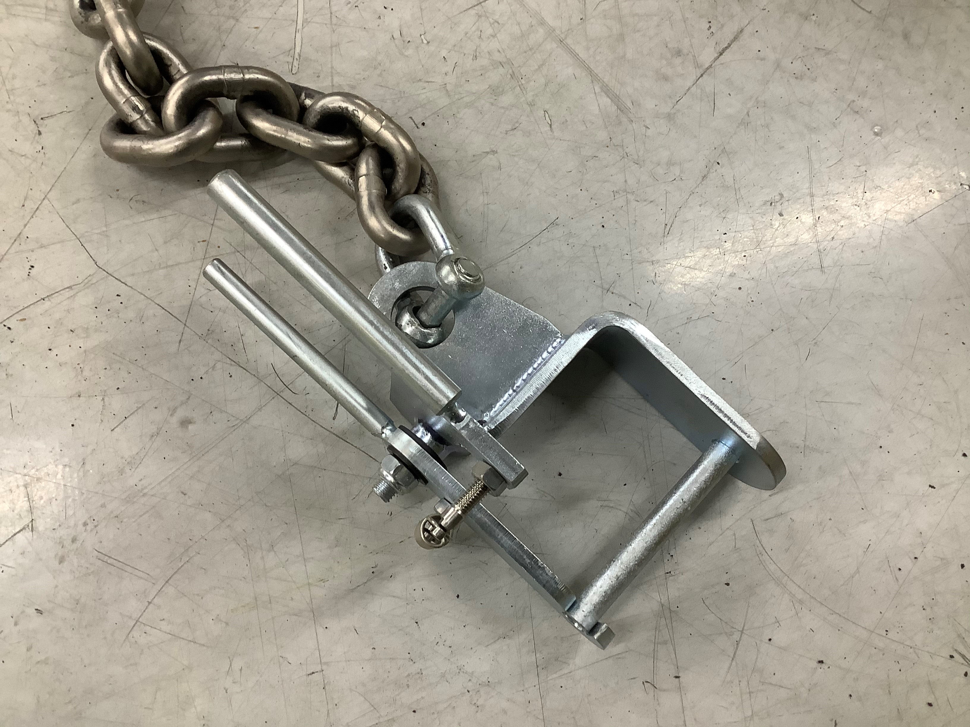 Detail of the short and long hooks of the FPDU assist-device gripper