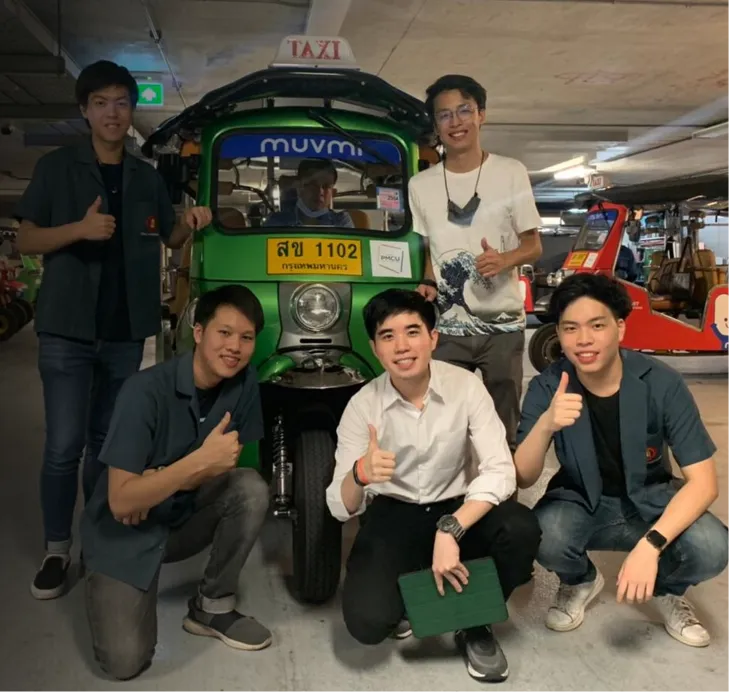 The 5 Inw Group team of five beside the MUVMI electric tuk-tuk